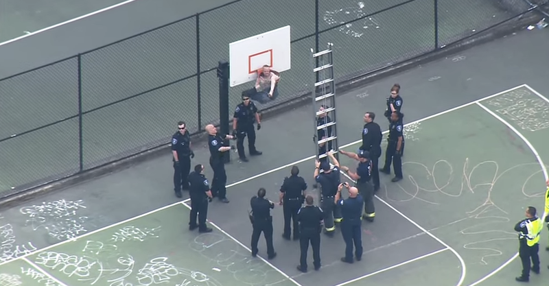 Illustration for article titled The Ballad Of The Hammer-Wielding Man Who Got Stuck In A Basketball Hoop